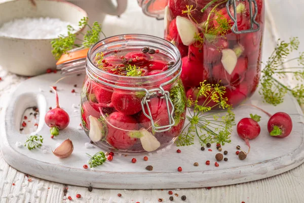 Rábanos Escabeche Sanos Hechos Verduras Del Invernadero Del Patio Trasero — Foto de Stock