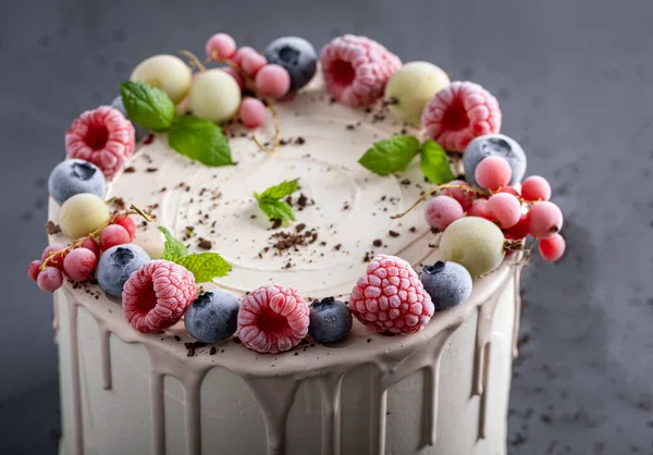 Homemade Delicious Cake Blueberries Raspberries Berries Cake White Chocolate — Stock Photo, Image