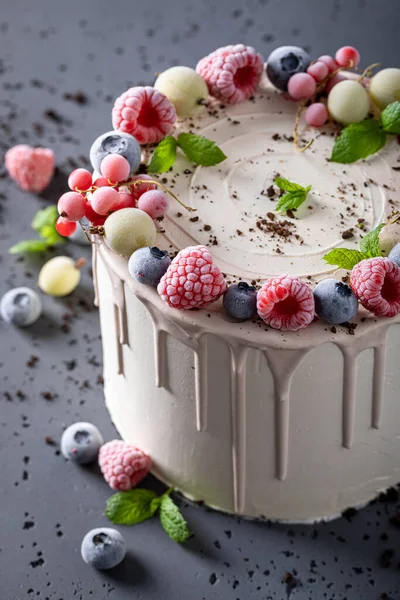 Tasty Sweet Cake Blueberries Raspberries Berries Cake White Chocolate — Stock Photo, Image