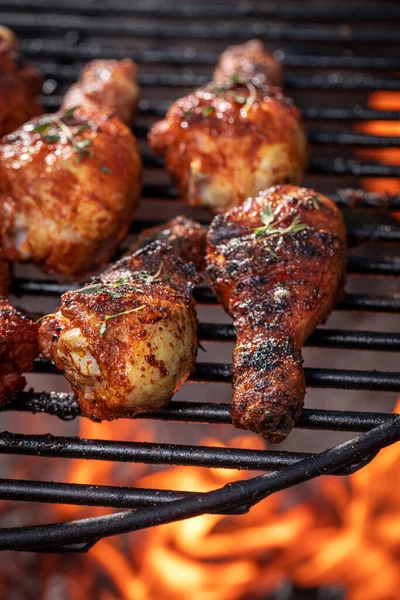 Pierna Pollo Asado Caliente Parrilla Con Fuego Pierna Pollo Parrilla — Foto de Stock