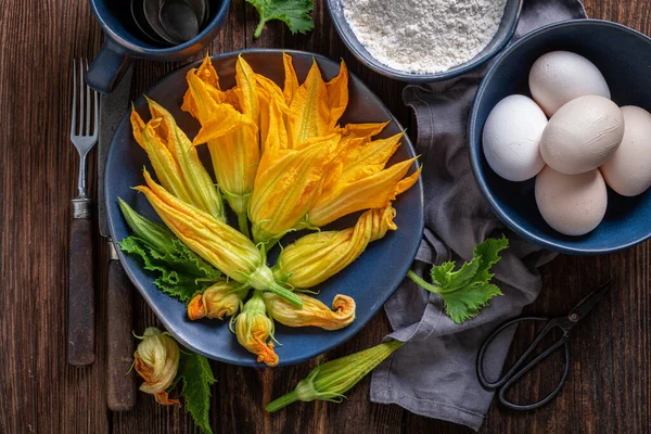 Preparación Para Flor Calabacín Frito Como Aperitivo Estacional Verano Flor —  Fotos de Stock