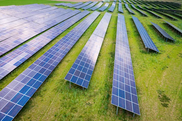 Große Und Blaue Photovoltaikanlage Als Erneuerbare Energiequelle Energie Pur Auf — Stockfoto