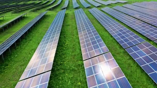 Photovoltaic farm as a renewable energy source. — Stock Video