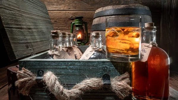 Brendy Dourado Vidro Armazenado Antiga Destilaria Bourbon Com Gelo Copo — Fotografia de Stock