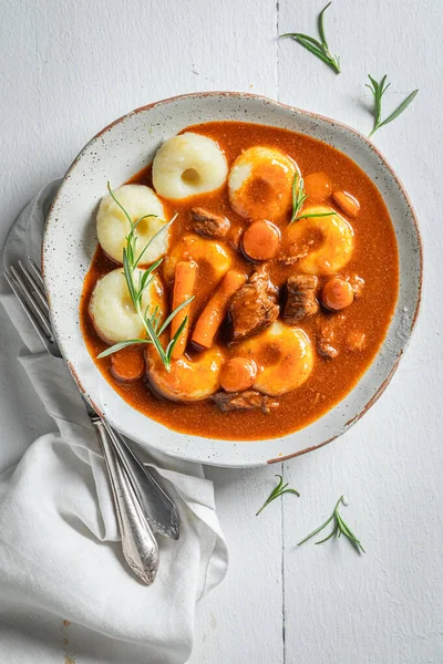 Fideos Silesianos Tradicionales Con Gulash Hecho Verduras Carne Res — Foto de Stock