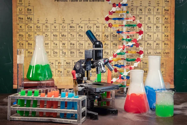 Reacción Química Rápida Laboratorio Académico Con Microscopio Clases Química Con — Foto de Stock