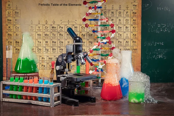 Reação Química Rápida Laboratório Universitário Com Copos Aulas Química Com — Fotografia de Stock