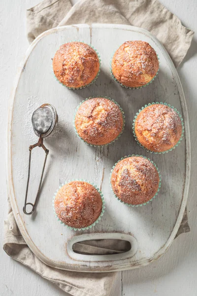 Hausgemachter Und Köstlicher Joghurtkuchen Mit Kastenzucker Hausgemachte Goldene Muffins Mit — Stockfoto