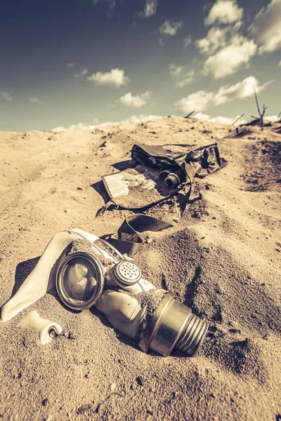 Skadet Gassmaske Fare Giftig Ørken Ødelagte Gassmasker Ørkenområde – stockfoto