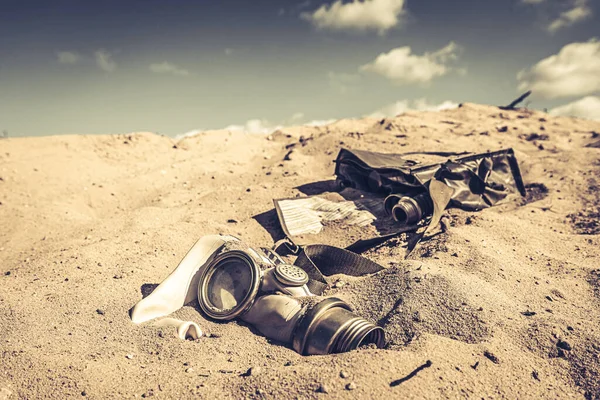 Militærgassmaske Fare Giftig Ørken Ødelagte Gassmasker Ørkenområde – stockfoto