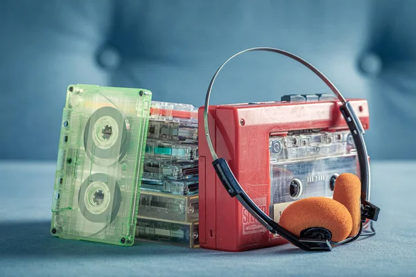 Transparante Audiocassette Met Rode Speler Koptelefoon Cassette Audiobanden Met Een — Stockfoto