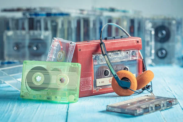 Retro Audio Cassette Met Rode Speler Hoofdtelefoon Cassette Audiobanden Met — Stockfoto