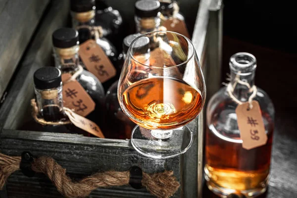 Cognac Vecchio Buono Nel Vecchio Magazzino Della Distilleria Bourbon Con — Foto Stock