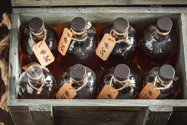 Whisky Vecchio Gustoso Conservato Nella Vecchia Distilleria Bourbon Con Ghiaccio — Foto Stock