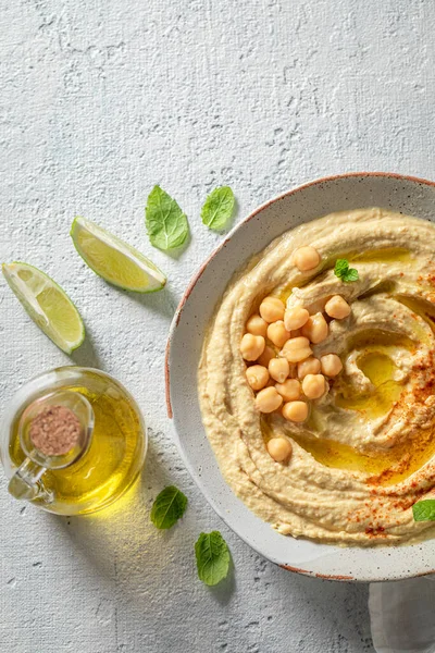 Hjemmelaget Vegansk Hummus Laget Sunne Ingredienser Hummus Serverte Olivenolje Mynteblader – stockfoto