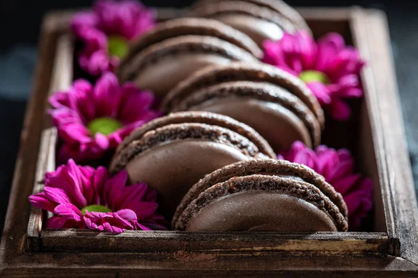 Délicieux Frais Macarons Chocolat Comme Dessert Aromatique Macarons Rouges Faits — Photo