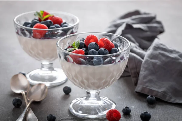 Traditional Sweet Panna Cotta Made Milk Mousse Panna Cotta Berries — стоковое фото