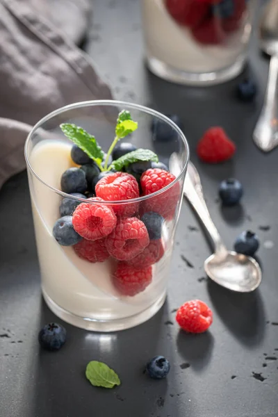 Vanilla Sweet Panna Cotta Made Berries Milk Panna Cotta Served — Stockfoto