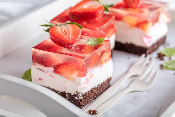 Tasty Strawberry Jelly Cake Using Jelly Filling Cake Jelly Top — Stock Photo, Image