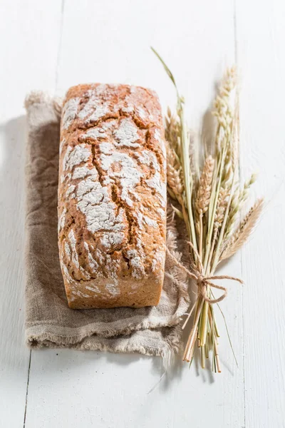 Hjemmelaget Velsmakende Brød Med Flere Korn Kluter Med Hveteører – stockfoto