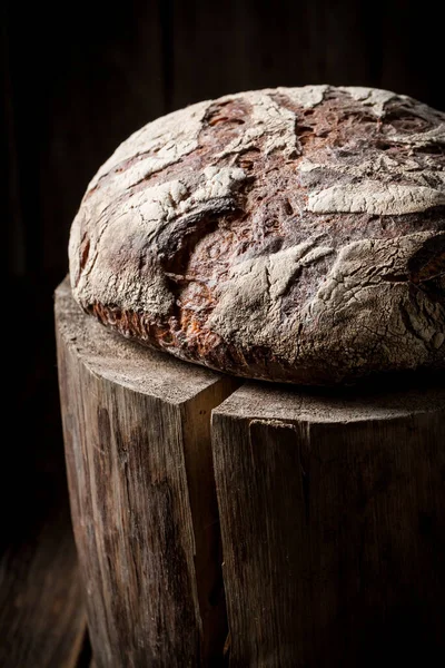 Big Homemade Loaf Bread Old Wooden Stump — Stock Photo, Image