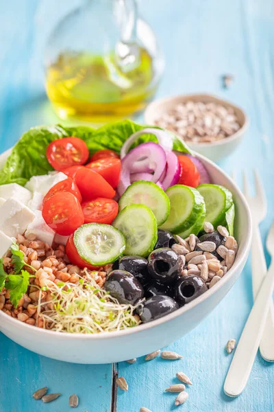 Zdrowa Sałatka Grecka Warzywami Serem Kaszą Gryczaną Zdrowe Miski Diecie — Zdjęcie stockowe