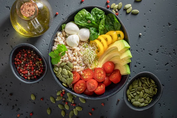 Salada Colorida Como Refeição Para Pessoas Dieta Tigela Nutritiva Para — Fotografia de Stock