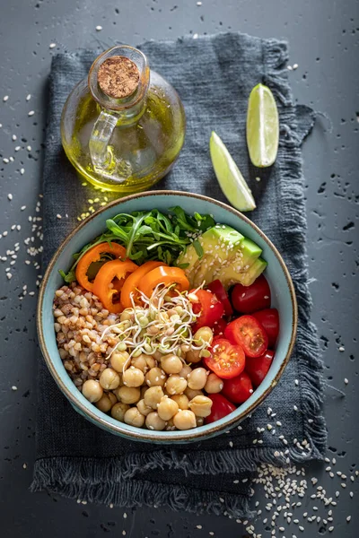 Dieetsalade Met Kikkererwten Groenten Boekweitgort Gezonde Kommen Voor Fitte Mensen — Stockfoto