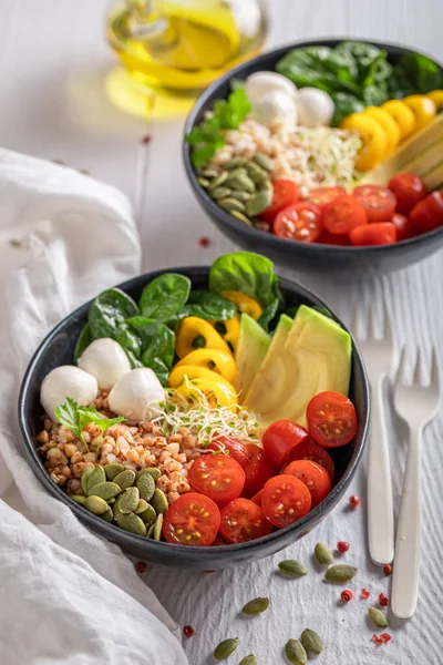 Salada Saudável Fresca Como Uma Refeição Equilibrada Para Dieta Tigelas — Fotografia de Stock