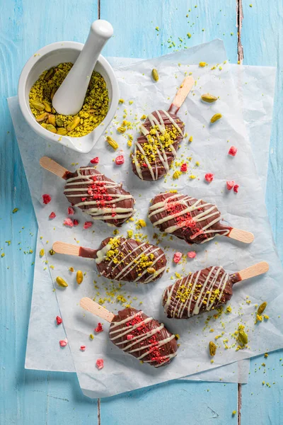 Homemade Cold Popsicles Fruits Chocolate Topping Popsicles Small Perfect Snack — Stock fotografie