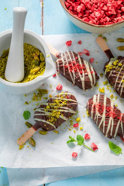 Tasty Sweet Popsicles Made Dark White Chocolate Popsicles Looking Small — Stock fotografie