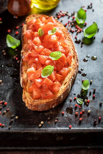 Fresh Delicious Bruschetta Basil Tomatoes Classical Italian Cuisine — Stok fotoğraf