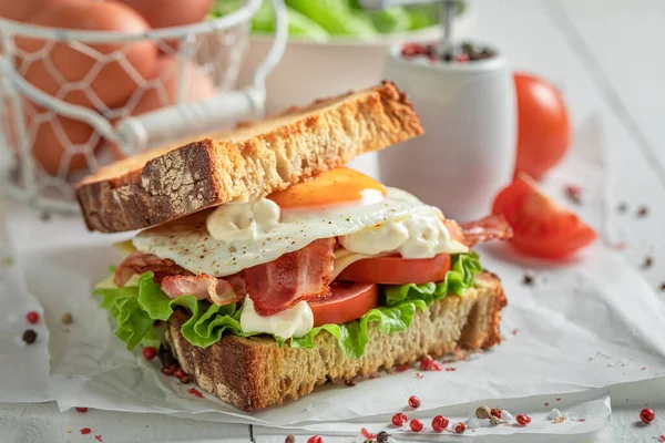 Homemade Crunchy Toasted Sandwich Classical Breakfast Sandwich Eggs Bacon — Stok fotoğraf