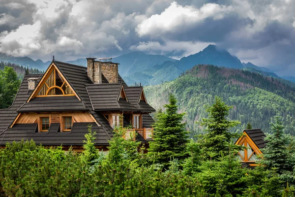 Ξύλινο Σπίτι Στο Βουνό Tatra Καλοκαίρι Ευρώπη — Φωτογραφία Αρχείου