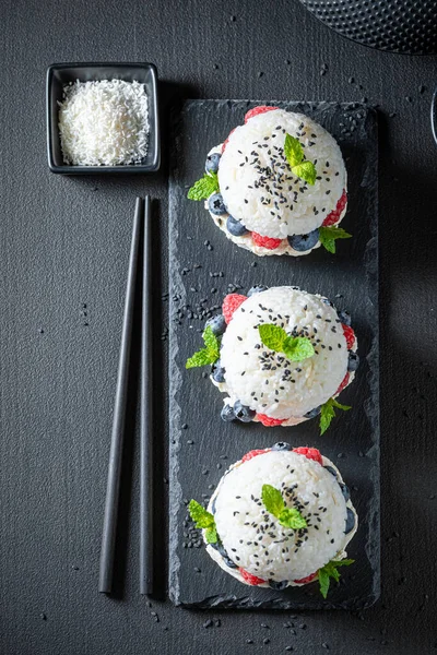 Unique Tasty Sushi Burger Sesame Berries Sprinkled Seeds Japanese Dessert — Stock Photo, Image