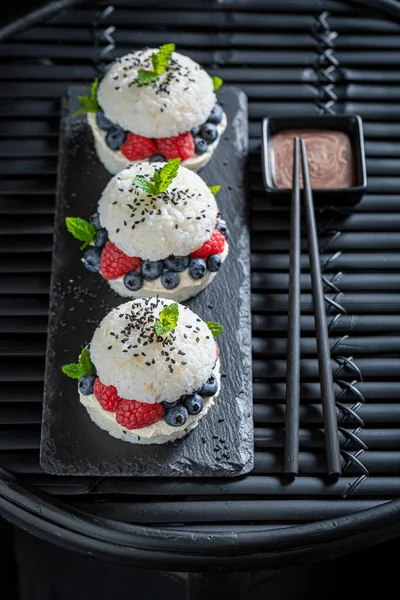 Sweet Aromatic Sushi Burger Berries Mascarpone Dark Plate Sushi Berries — Stock Photo, Image