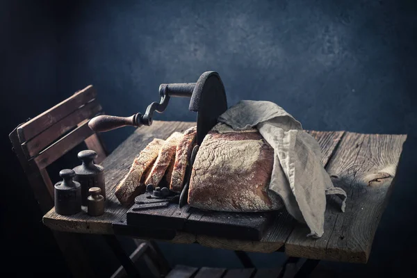 Τραγανό Και Φρέσκο Ψωμί Αλεύρι Και Ψίχουλα Μια Φρατζόλα Ψωμί — Φωτογραφία Αρχείου