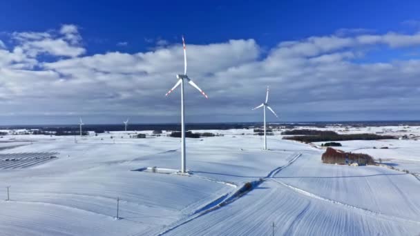 Ветрогенератор Снежную Зиму Альтернативная Энергия Зимой Вид Воздуха Природу Польше — стоковое видео