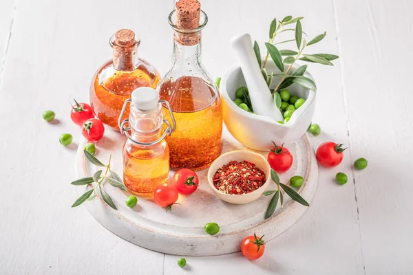 Lekkere Gezonde Olie Met Olie Gedroogde Tomaten Gearomatiseerde Olie Fles — Stockfoto