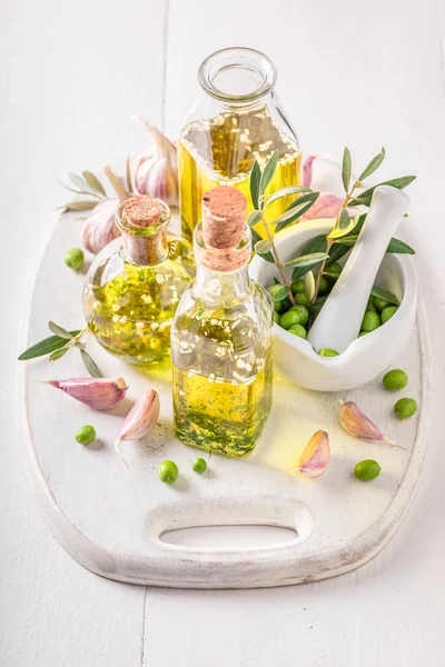 Tasty Intense Oil Garlic Herbs Flavored Oil Bottle — Stock Photo, Image