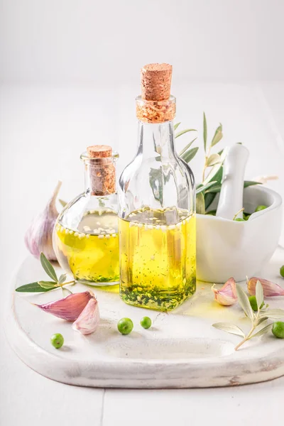 Aromatic Healthy Oil Garlic Herbs Flavored Oil Bottle — Stock Photo, Image