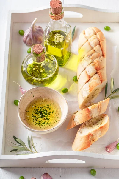 Baguete Crocante Fresca Feita Alho Azeite Baguete Com Óleo Alho — Fotografia de Stock