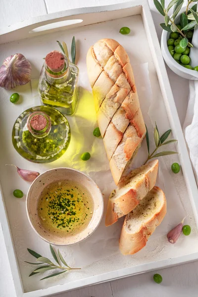 Delizioso Caldo Condimento Del Pane Con Olio Oliva All Aglio — Foto Stock