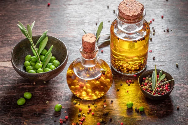 Olio Fresco Sano Con Mix Peperoni Olio Aromatizzato Bottiglia — Foto Stock