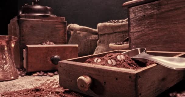袋装咖啡豆 研磨机加磨碎咖啡 视差效应 — 图库视频影像