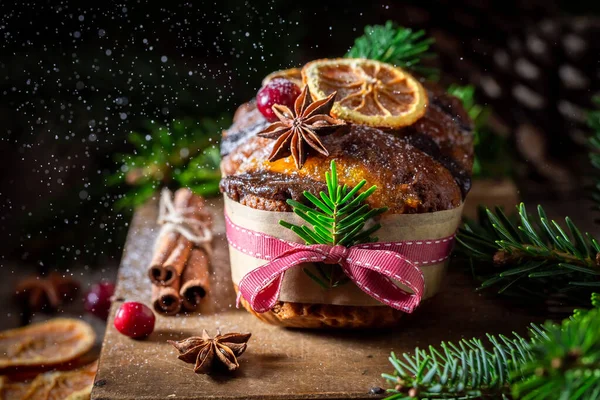 Gepoederde Suiker Valt Peperkoek Met Sinaasappel Voor Kerstmis Houten Dienblad — Stockfoto