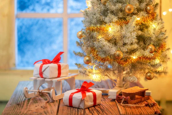 Cadeaus Voor Kerstmis Boom Met Verlichting Achtergrond Voor Kerstmis — Stockfoto