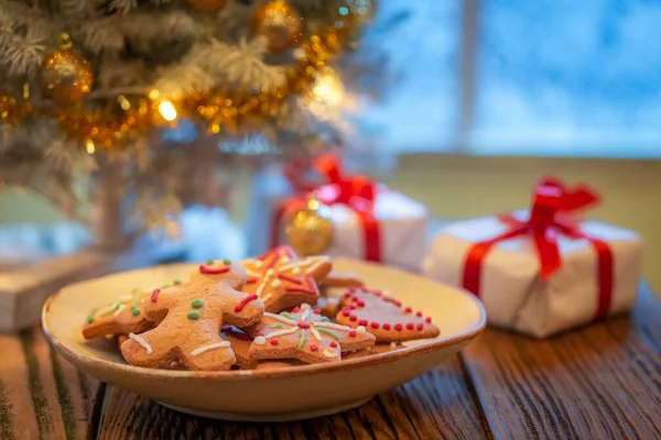 Biscoitos Gengibre Árvore Natal Com Presentes Fundo Para Natal — Fotografia de Stock