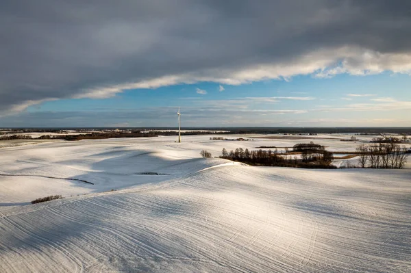 Ветряная Турбина Снежном Поле Зимой Альтернативная Энергия Вид Воздуха Природу — стоковое фото