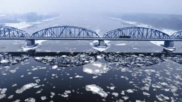 Vista Aérea Del Río Con Témpano Puente Arriba Bydgoszcz Polonia — Vídeos de Stock